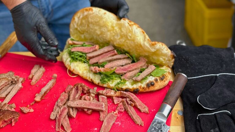 Pizza Sandwich mit Steakstreifen