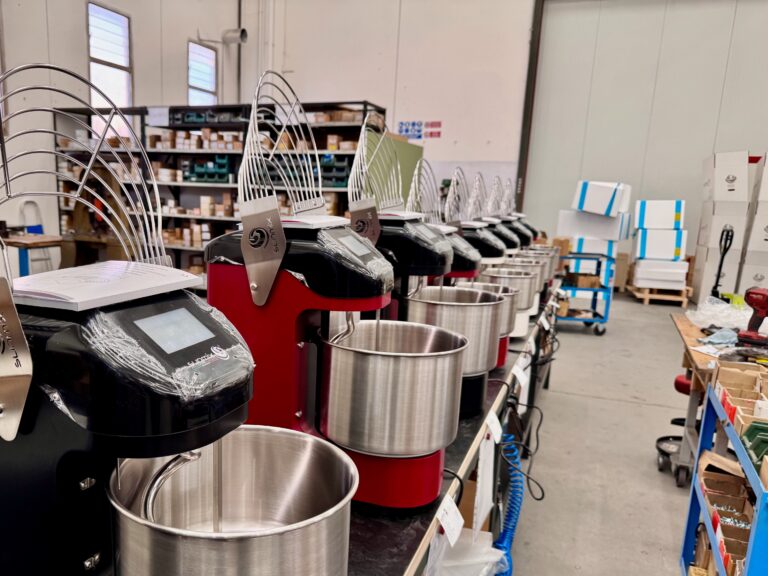 Sunmix Spiralkneter Evo Line in der Qualitätskontrolle vor dem einpacken