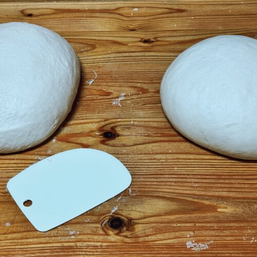 8 Stunden Pizzateig Stockgare nach dem 2. Mal Stretch and Fold