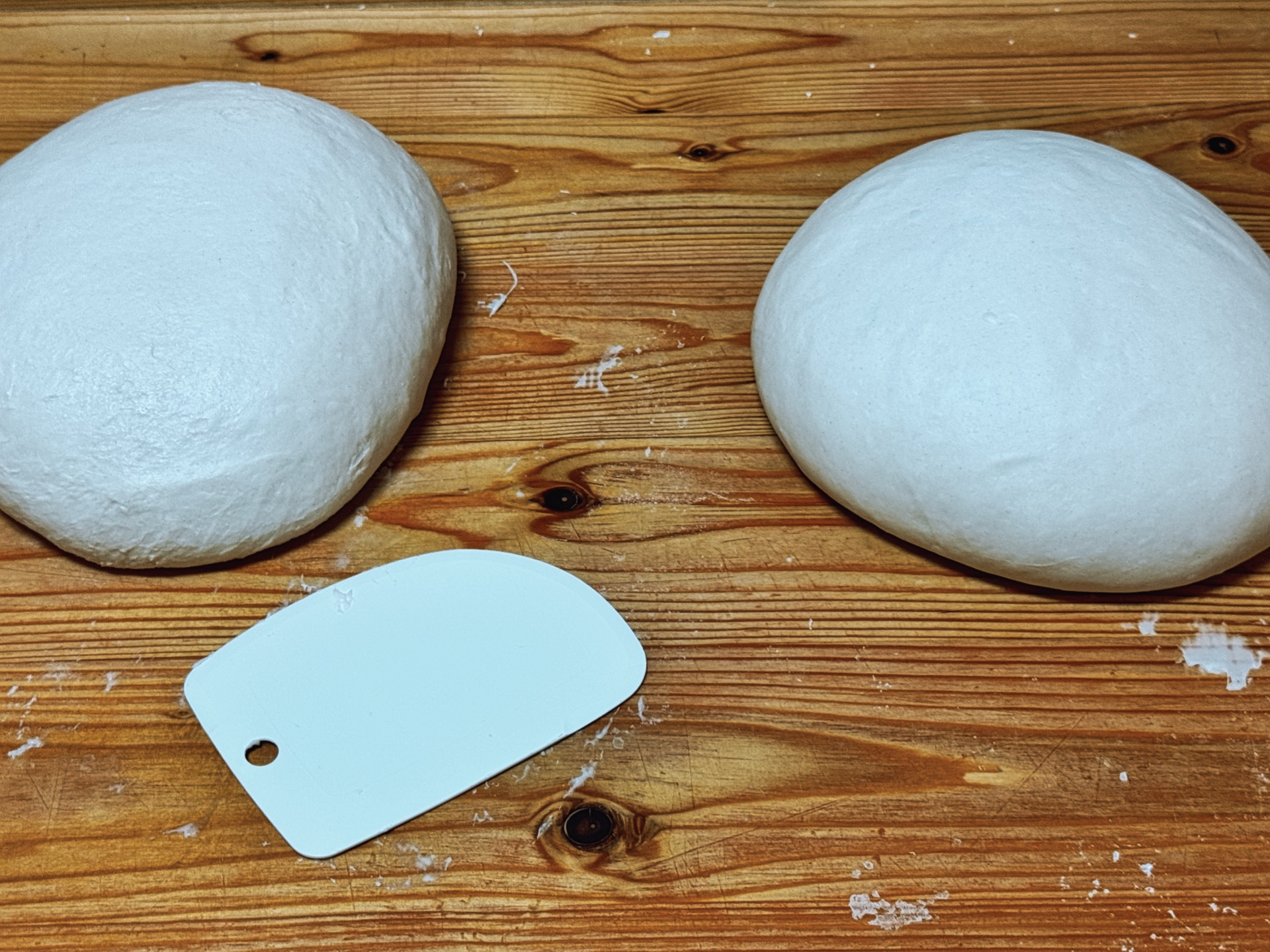 8 Stunden Pizzateig Stockgare nach dem 2. Mal Stretch and Fold