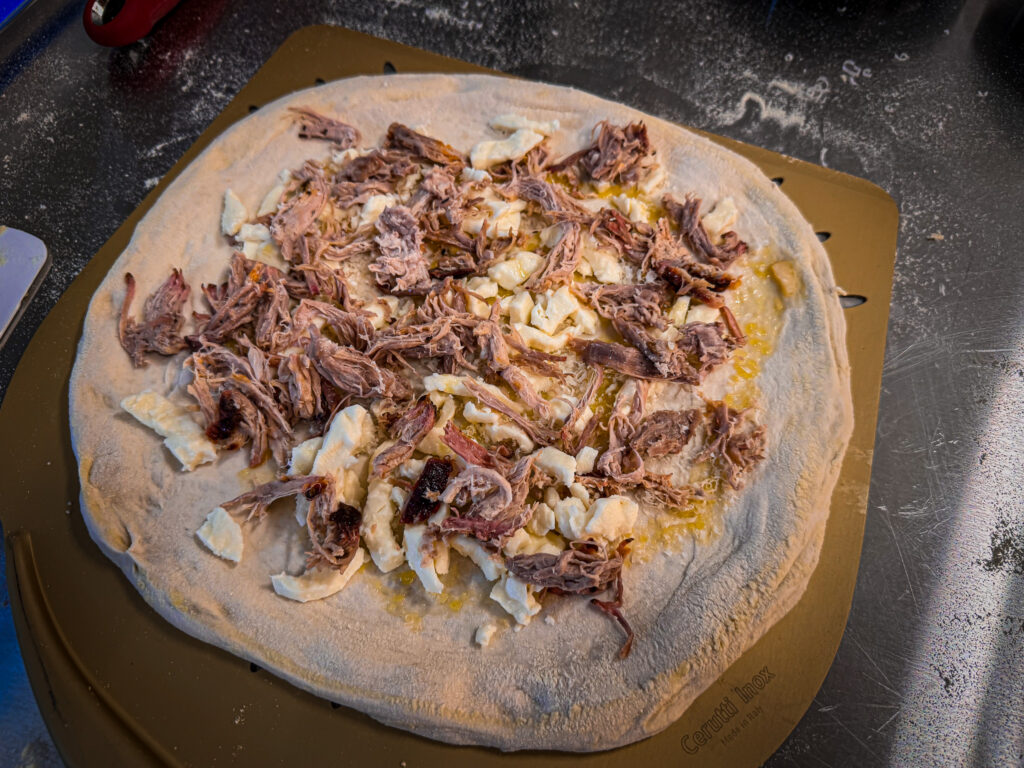 Pulled Pork Pizza belegt