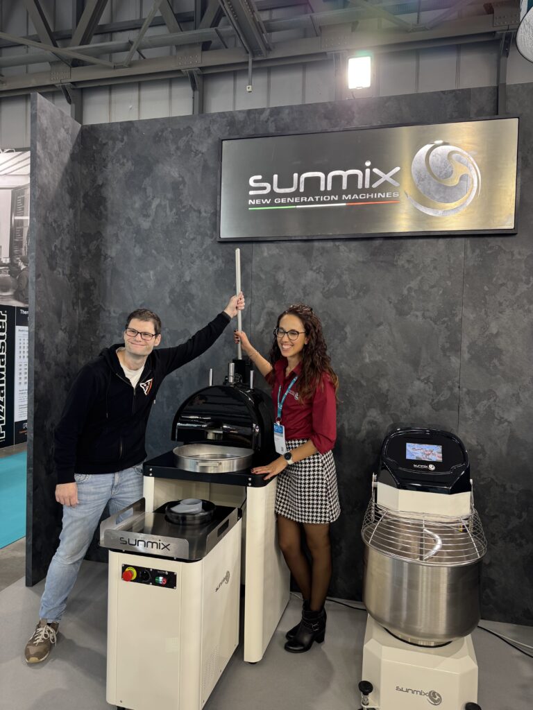 Sunmix Nova Teigteiler auf dem Messestand von Sunmix auf der Host 2025 gemeinsam mit Chiara
