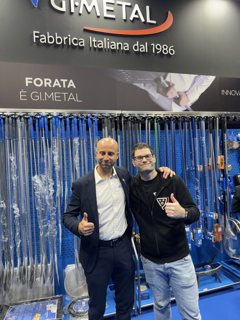 Gi.Metal Messestand gemeinsam mit Lorenzo auf der Host Milano 2025
